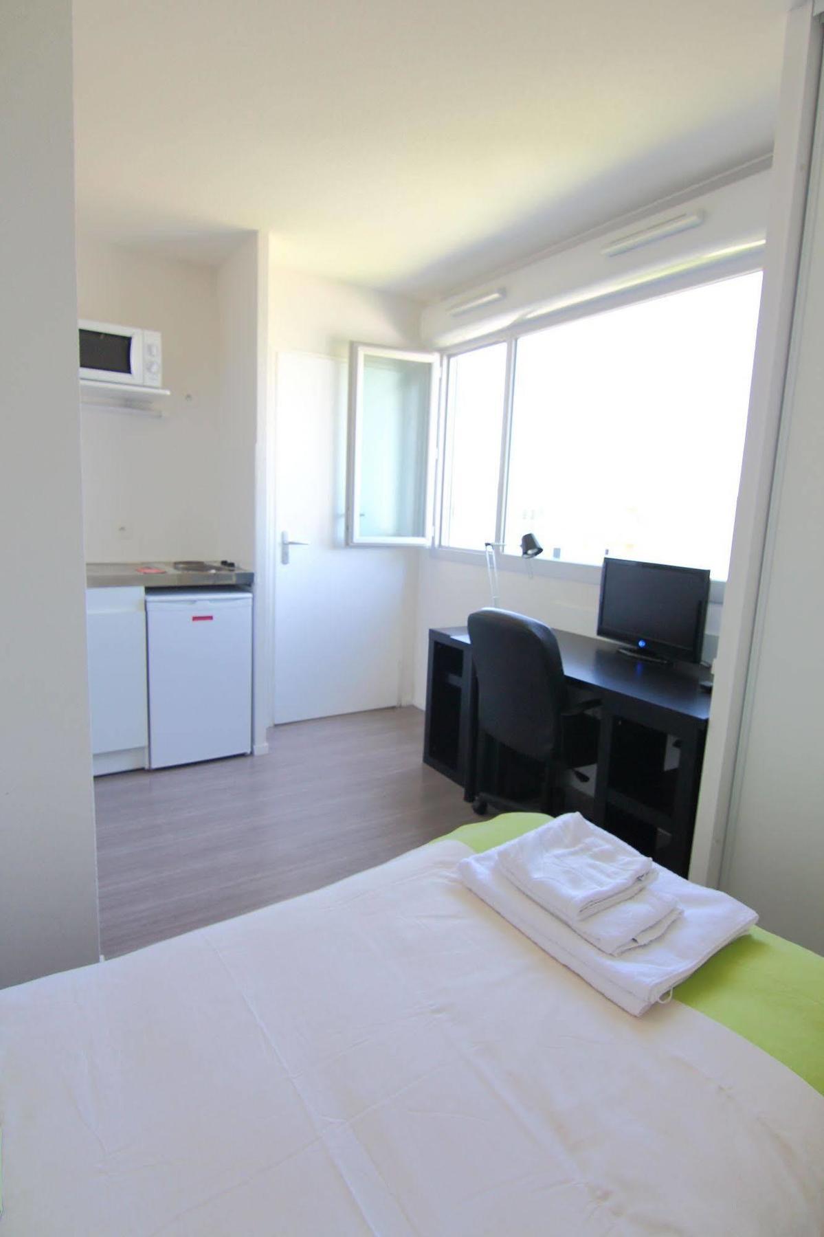 Residence Hoteliere Laudine Реймс Екстериор снимка